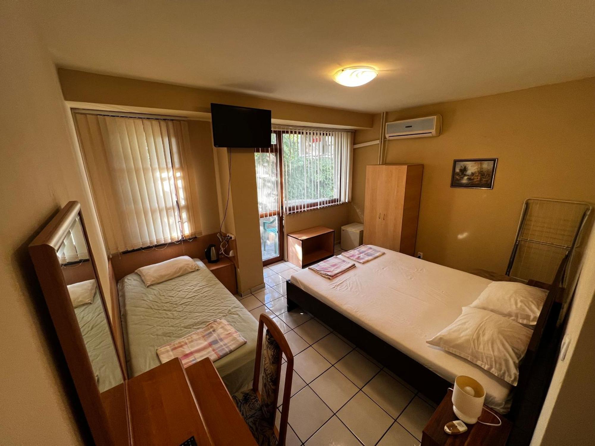 Dvete Brezi Hotel Burgas Exterior foto